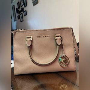super cute michael kors crossbody purse